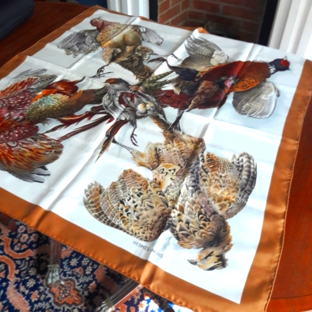 HERMÈS CARRÉ Belle Chasse Silk Twill Scarf Wrap 90cm, Pheasants NEVER USED🌞 - Picture 2 of 7